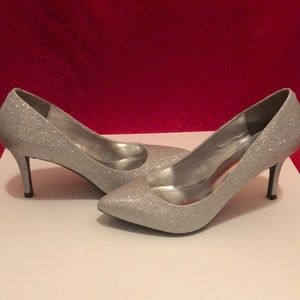 143 Girl Owanda pumps by Rampage.